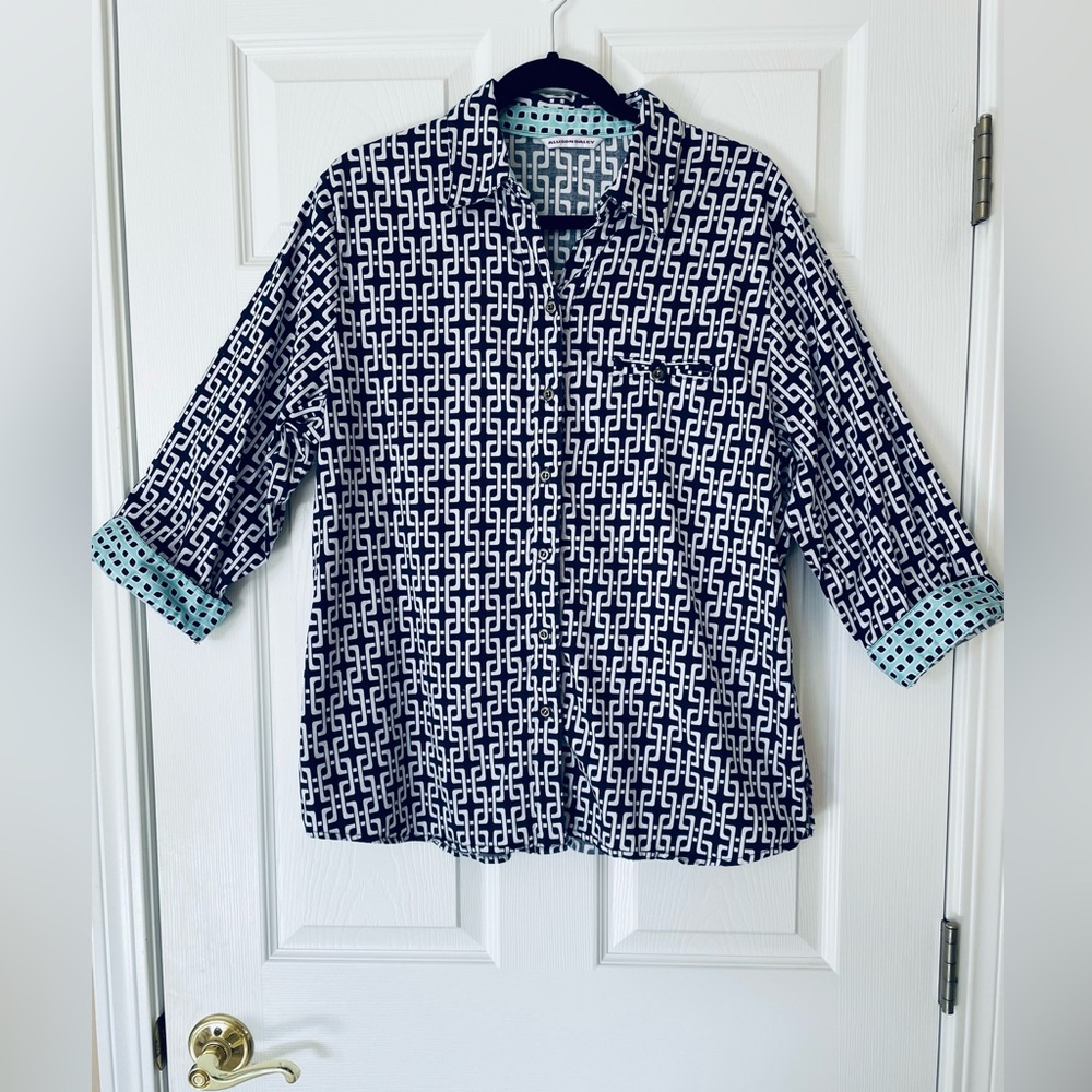 EUC 🤍 Allison Daley Geometric Print Button-Up Shirt White & Navy Cotton Blouse